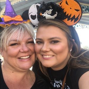 Meet your Poshers! Angela & Mackenzie